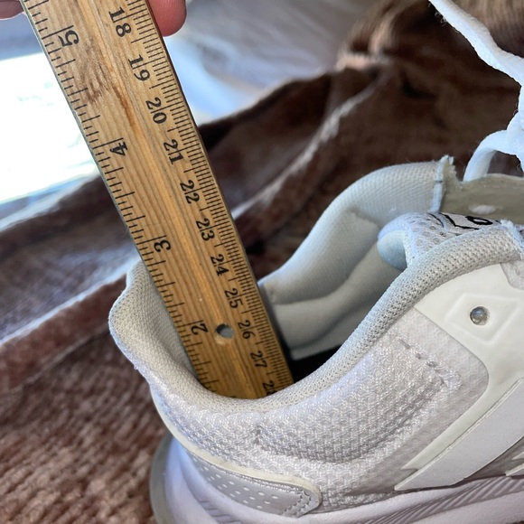 Youth boys Adidas - Like New - Picture 7 of 10